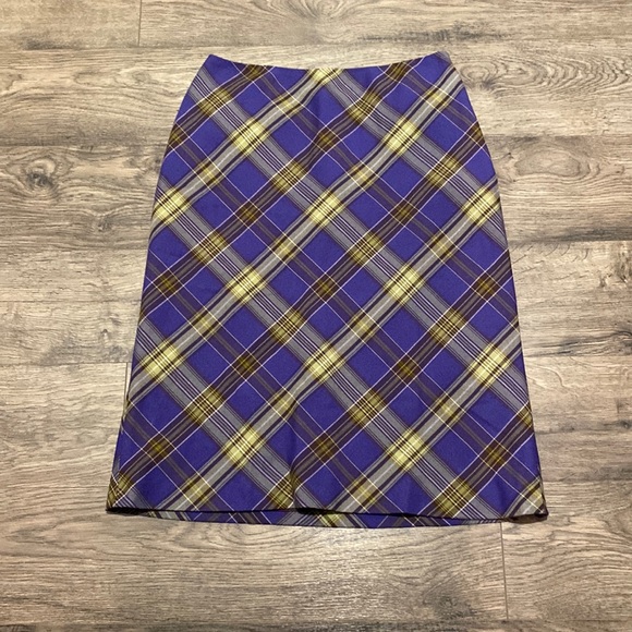 EUC plaid skirt - Picture 4 of 11